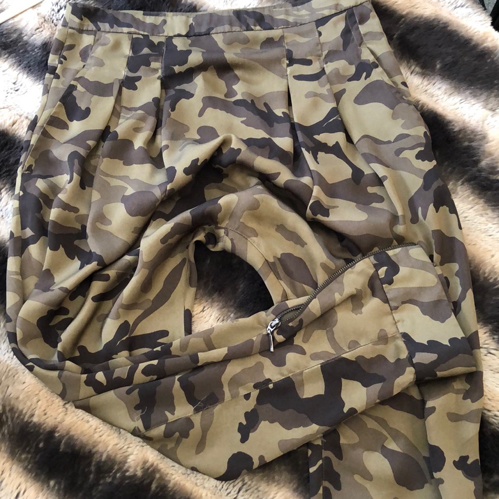 Zara basic camo pants